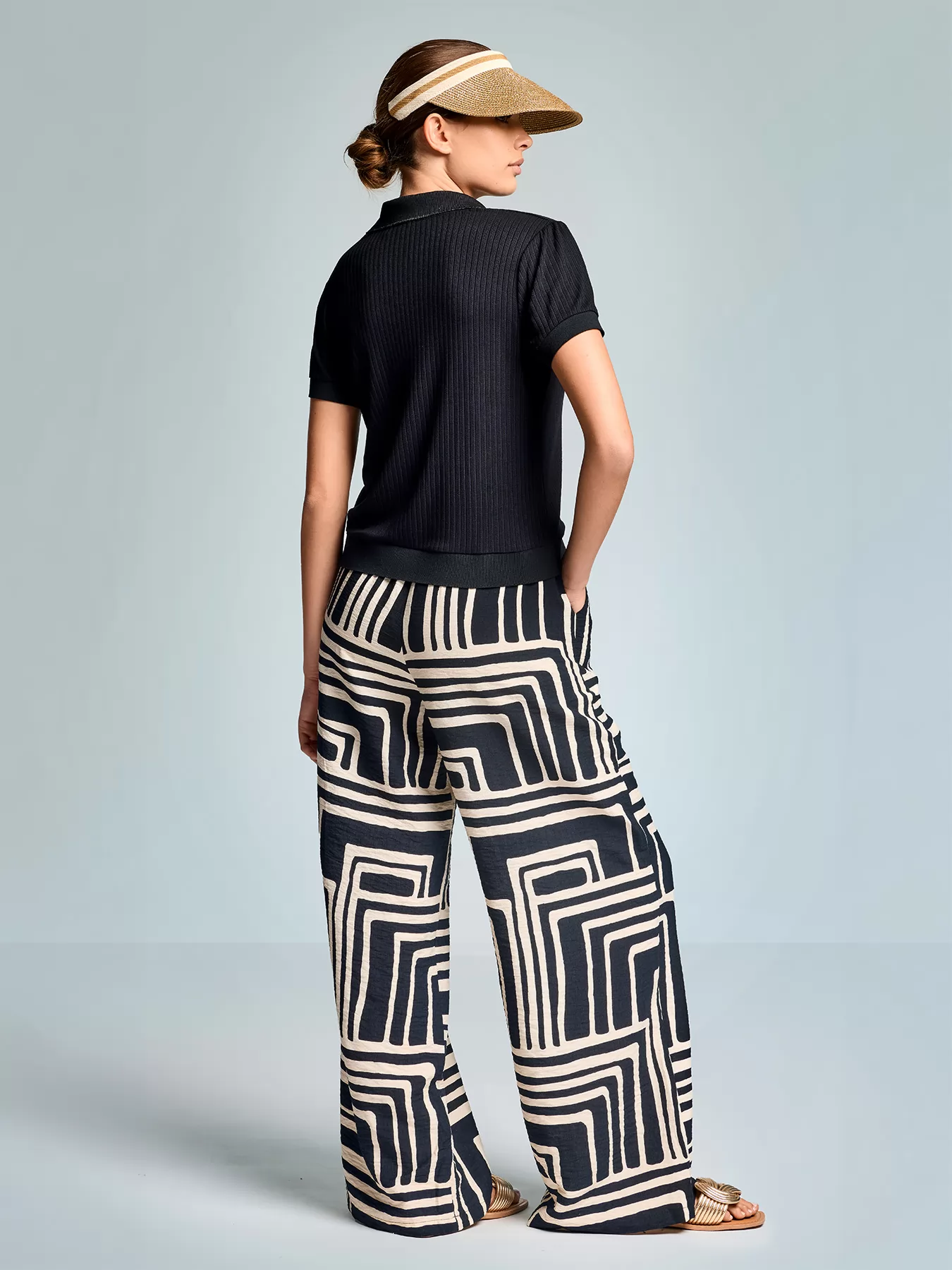 Beżowy, czarny Spodnie materiałowe Iconique Lucy 26-108 - zdjęcie 2