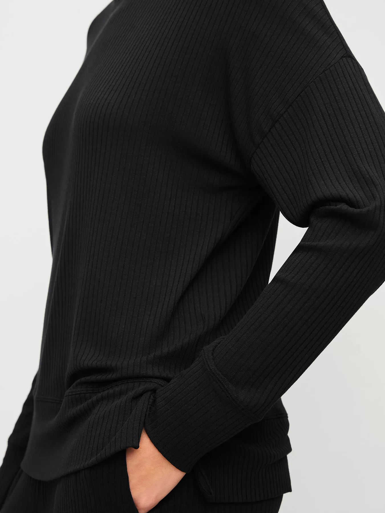 Czarny Koszulka longsleeve Calida Feminine Lounge 15007 - zdjęcie 6
