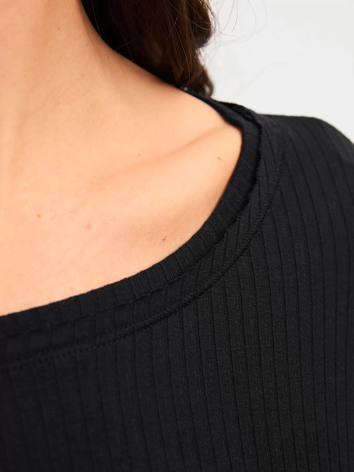 Czarny Koszulka longsleeve Calida Feminine Lounge 15007 - zdjęcie 3